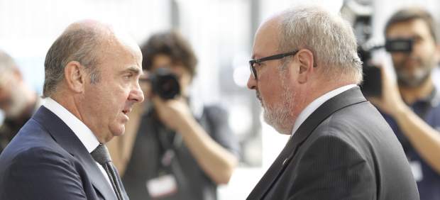 Luis de Guindos y Joan Capdevila en el Congreso