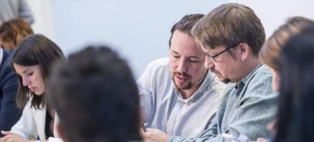 El secretario general de Podemos, Pablo Iglesias, y Xavier Domènech, líder de Catalunya en Comú.