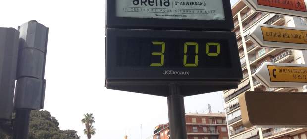Termómetro marca 30 grados en Valencia.