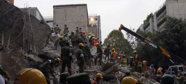 Equipos de rescate en Ciudad de México