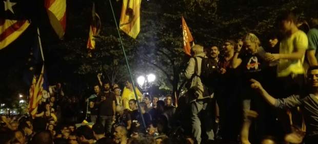 Concentrados en Conselleria de Economia tras el registro de G.Civil por el 1-O.