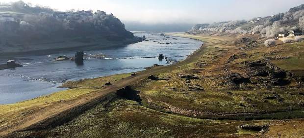 La sequía provoca que el embalse de Portomarín descubra el antiguo pueblo