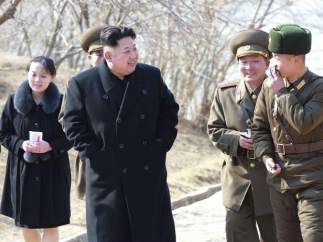 Kim Jong-un, con su hermana, Kim Yo-jong