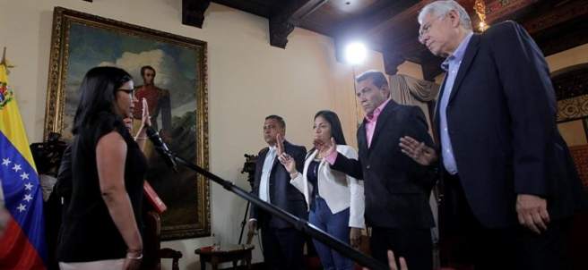 Juramento de gobernadores opositores en Venezuela