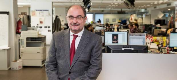 El presidente de Aragón, Javier Lambán, en la redacción de 20minutos.