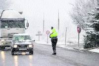 Un muerto y cortes de tráfico por el fuerte temporal de nieve en Lleida y Tarragona Un muerto y cortes de tráfico por el fuerte temporal de nieve en Lleida y Tarragona