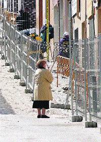 Els afectats del Carmel planten a l’administració i no entren a casa Els afectats del Carmel planten a l’administració i no entren a casa