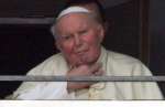 El Papa aparece en la ventana del hospital y da la bendición El Papa aparece en la ventana del hospital y da la bendición