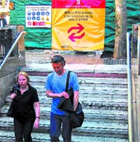 Cortan el tráfico de bajada en La Rambla por las obras del metro Cortan el tráfico de bajada en La Rambla por las obras del metro