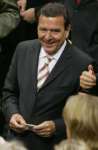 Parlamento alemán apoya plan de Schroeder de adelanto electoral