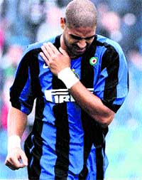 Adriano, lesionado Adriano, lesionado