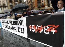 Protestas en Bilbao contra la celebración del macrojuicio al entorno de ETA Protestas en Bilbao contra la celebración del macrojuicio al entorno de ETA