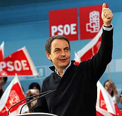 Zapatero durante su intervención (EFE) Zapatero durante su intervención (EFE)