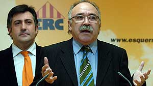 Josep Lluís Carod Rovira habla en presencia de Joan Puigcercos. (EFE) Josep Lluís Carod Rovira habla en presencia de Joan Puigcercos. (EFE)