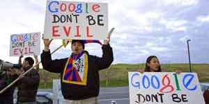Estudiantes se manifiestan contra la decisión de Google ante la sede de la compañía Estudiantes se manifiestan contra la decisión de Google ante la sede de la compañía