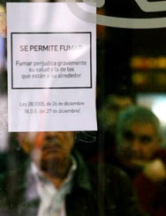 El número de locales que han optado por prohibir el tabaco es menor del previsto El número de locales que han optado por prohibir el tabaco es menor del previsto
