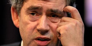 Gordon Brown aboga ayer en un discurso por la introducción del carné de identidad, tema que debatió posteriormente en el Parlamento. Gordon Brown aboga ayer en un discurso por la introducción del carné de identidad, tema que debatió posteriormente en el Parlamento.