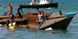 Rescate del barco naufragado en Yibuti (Reuters). Rescate del barco naufragado en Yibuti (Reuters).