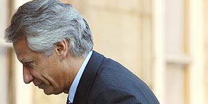 Villepin a su llegada a la reunión con Chirac (Reuters). Villepin a su llegada a la reunión con Chirac (Reuters).