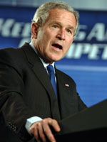 Bush no descarta un ataque nuclear sobre Irán. (Efe) Bush no descarta un ataque nuclear sobre Irán. (Efe)