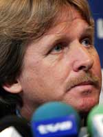 Schuster, entrenador del Getafe. (Efe) Schuster, entrenador del Getafe. (Efe)