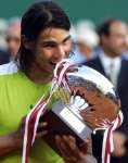 Nadal derrota a Federer y retiene el título de Montecarlo Nadal derrota a Federer y retiene el título de Montecarlo
