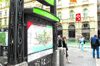 La estación de Liceu pierde con las obras las barandillas modernistas La estación de Liceu pierde con las obras las barandillas modernistas