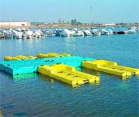 Las playas de Málaga tendrán plataformas flotantes a final de mes Las playas de Málaga tendrán plataformas flotantes a final de mes