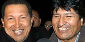 Chávez y Morales, dos de los protagonistas en la reunión de urgencia de Puerto Iguazú. (Efe) Chávez y Morales, dos de los protagonistas en la reunión de urgencia de Puerto Iguazú. (Efe)