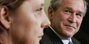 Bush y Merkel han demostrado su sintonía en referencia a la crisis de Irán. (Reuters) Bush y Merkel han demostrado su sintonía en referencia a la crisis de Irán. (Reuters)