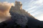 El Merapi entra en erupción en Indonesia con gas y cenizas El Merapi entra en erupción en Indonesia con gas y cenizas