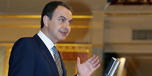 Zapatero durante su intervención en el Congreso (Efe). Zapatero durante su intervención en el Congreso (Efe).