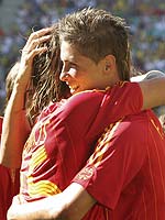 Torres y Ramos se abrazan Torres y Ramos se abrazan