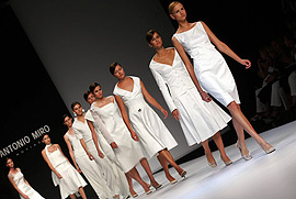 Desfile de modelos en la Pasarela Gaudí