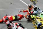 Rossi gana una accidentada carrera en MotoGP en Cataluña Rossi gana una accidentada carrera en MotoGP en Cataluña