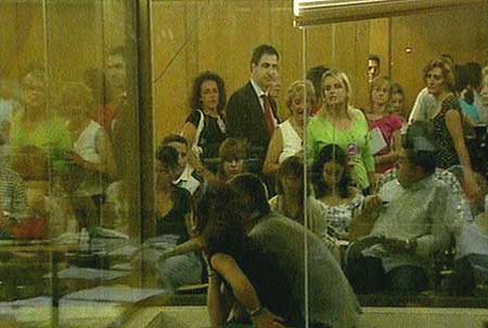 La familia de Miguel Ángel Blanco tuvo que abandonar la sala conde se celebra el juicio contra 'Txapote' (CNN+) La familia de Miguel Ángel Blanco tuvo que abandonar la sala conde se celebra el juicio contra 'Txapote' (CNN+)