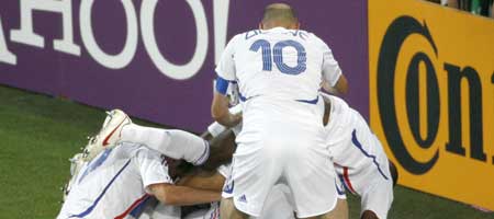 Los jugadores de la selección francesa celebran su segundo gol Los jugadores de la selección francesa celebran su segundo gol