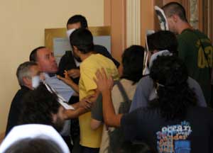 60 personas toman las oficinas de la SGAE 60 personas toman las oficinas de la SGAE