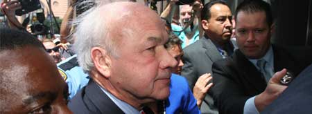 Ken Lay acude al tribunal en mayo de este año (Foto: Reuters) Ken Lay acude al tribunal en mayo de este año (Foto: Reuters)