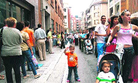 Colas de ida y vuelta por los papeles Colas de ida y vuelta por los papeles