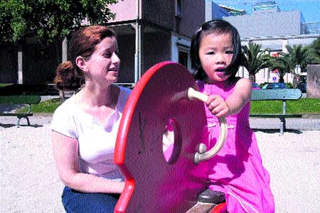 La cigüeña de las familias coruñesas viene de China La cigüeña de las familias coruñesas viene de China