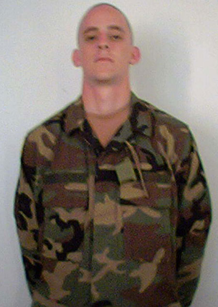 El soldado Steven Green, acusado de violar una iraquí y asesinarla junto a su familia El soldado Steven Green, acusado de violar una iraquí y asesinarla junto a su familia