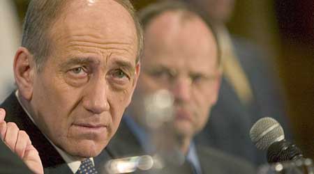 El primer ministro israelí, Ehud Olmert,justifica su ataque sobre los palestinos. (Atef Safadi / Efe) El primer ministro israelí, Ehud Olmert,justifica su ataque sobre los palestinos. (Atef Safadi / Efe)