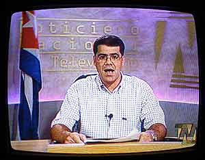Momento en el que la televisión cubana leía el comunicado de Fidel Castro. Momento en el que la televisión cubana leía el comunicado de Fidel Castro.