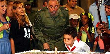 Elián González: "Querido abuelito Fidel, esperamos su 