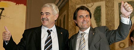 Maragall y Mas, tras la aprobación del nuevo Estatut en el Parlament de Cataluña. Maragall y Mas, tras la aprobación del nuevo Estatut en el Parlament de Cataluña.