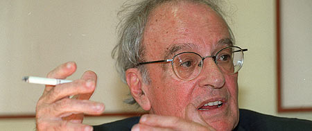 Imagen de archivo, tomada en Madrid el 26 de febrero de 2001, del periodista asturiano Carlos Luis Alvarez, 'Cándido' (EFE) Imagen de archivo, tomada en Madrid el 26 de febrero de 2001, del periodista asturiano Carlos Luis Alvarez, 'Cándido' (EFE)