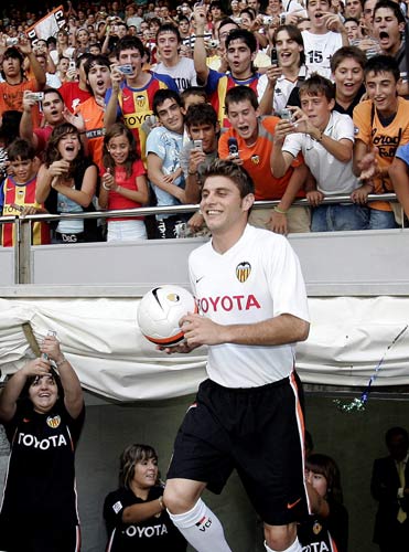 Joaquín Sanchez, en su presentación en Valencia Joaquín Sanchez, en su presentación en Valencia
