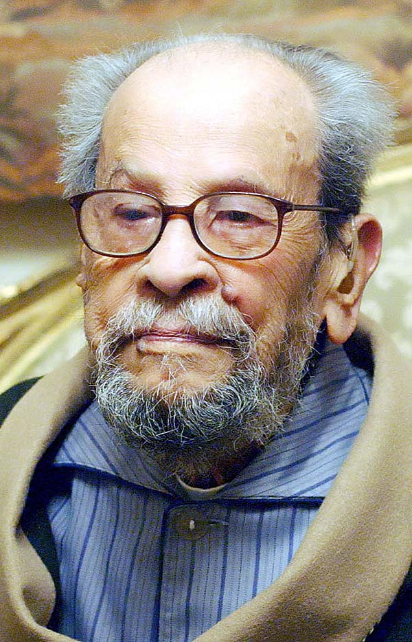 Foto de archivo del escritor egipcio y Premio Nobel de literatura Naguib Mahfuz Foto de archivo del escritor egipcio y Premio Nobel de literatura Naguib Mahfuz