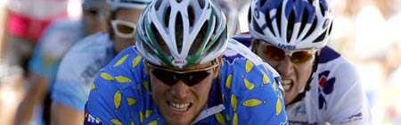 Hushovd cruza la meta como ganador